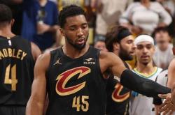 开云体育官网-掘金碾压山东队，米切尔点燃赛场