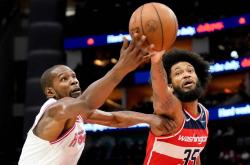 开云APP-关于火箭轻取马刺：卡佩拉控制篮板拿下比赛的信息