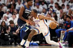 开云体育app-时而得分，时而失分，球队面临挑战