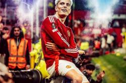 开云体育直播-曼联球员私生活曝光，引发队内纷争