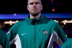 开云体育中国官网-包含凯尔特人B队血洗魔术，波尔津吉斯绝境逆转的词条