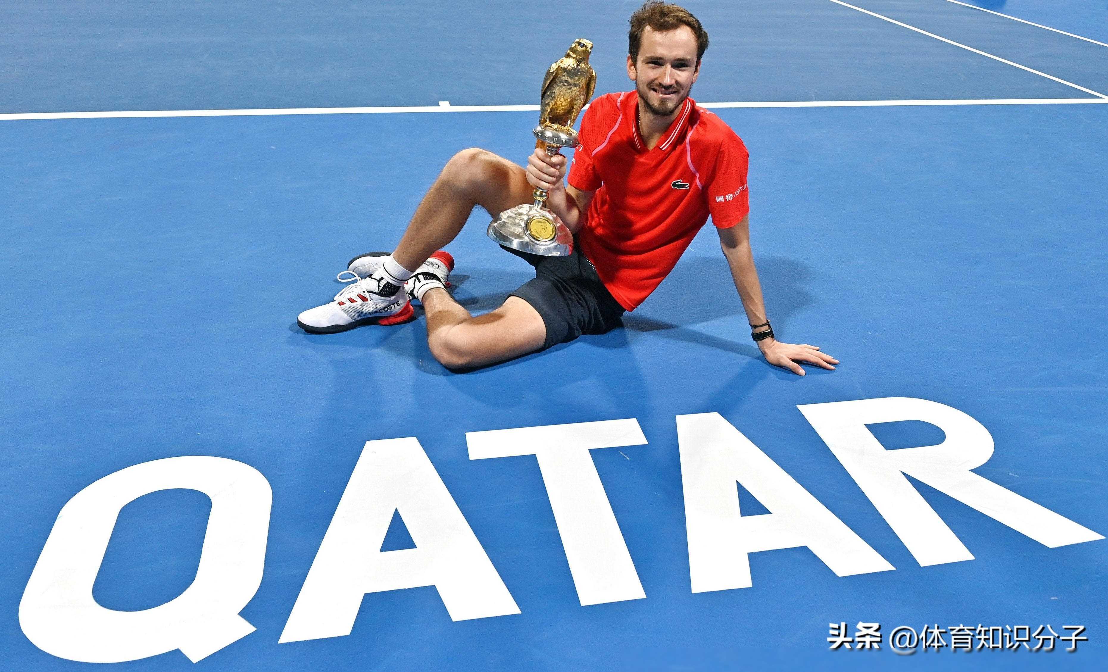 关于美国网球队险胜澳大利亚网球队，梅德韦杰夫制霸全场的信息