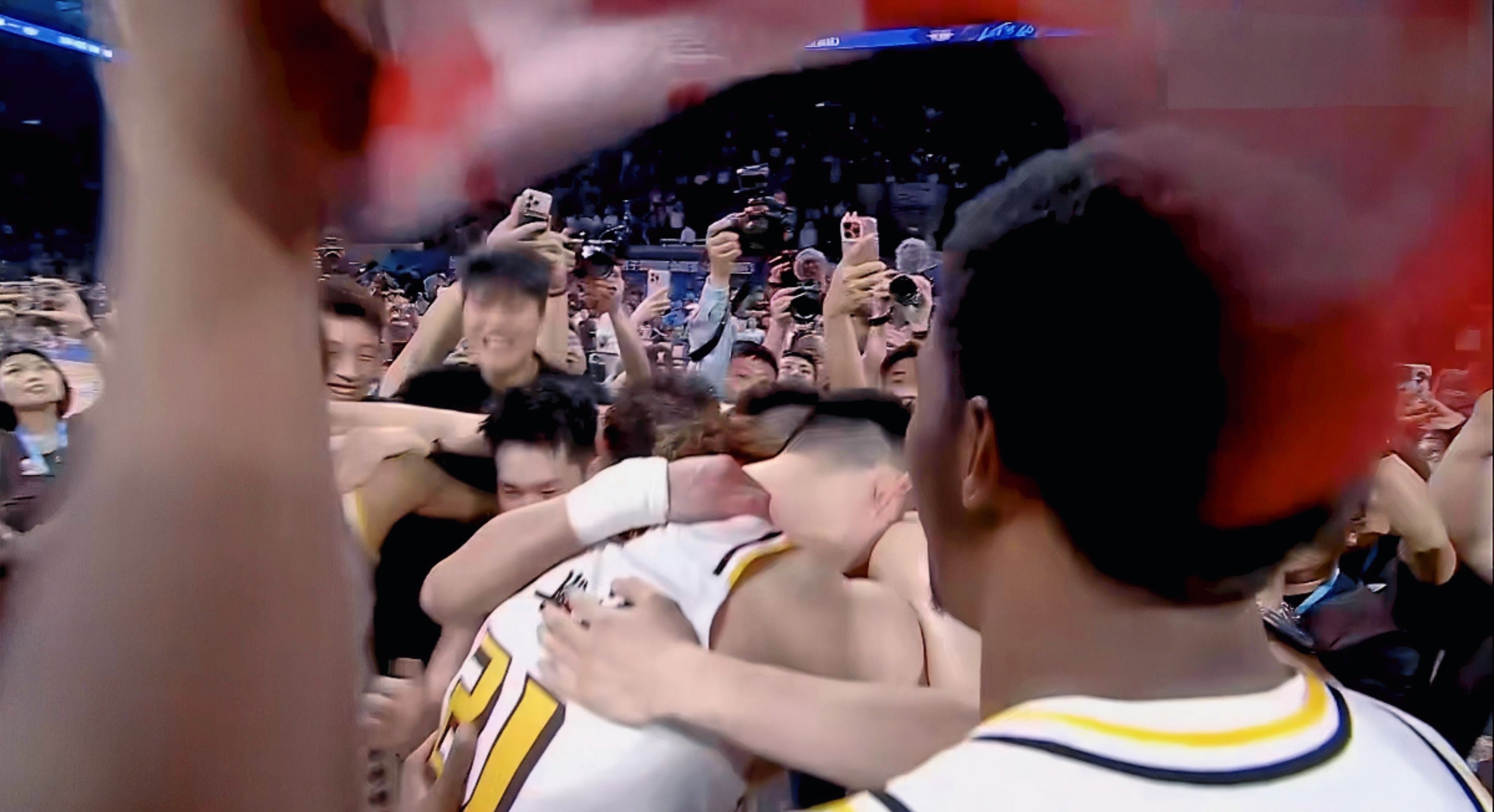 冠军赛场上一触即发,谁能笑到最后? 冠军赛场上一触即发,谁能笑到最后?