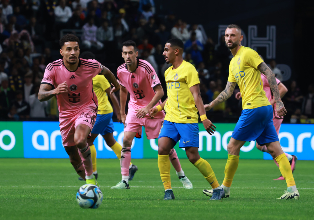 足球队在友谊赛中取得惊人成绩，赢下关键比赛