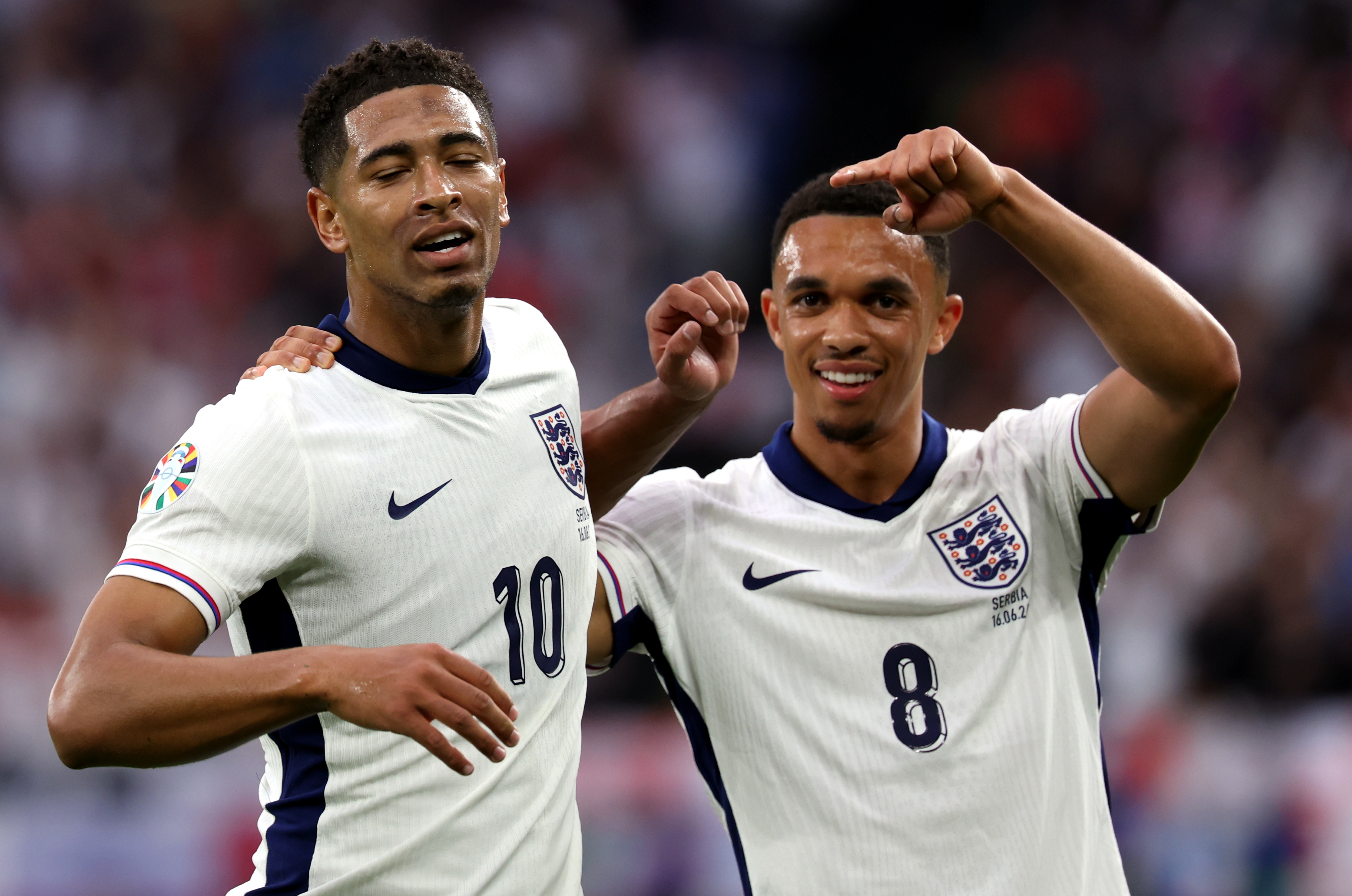 足球队在友谊赛中取得惊人成绩，赢下关键比赛