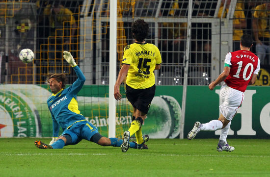 波兰血洗多特蒙德，范佩西关键制胜的简单介绍