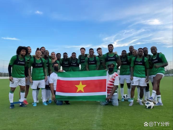 包含墨西哥队在主场告捷，提前晋级下一轮的词条