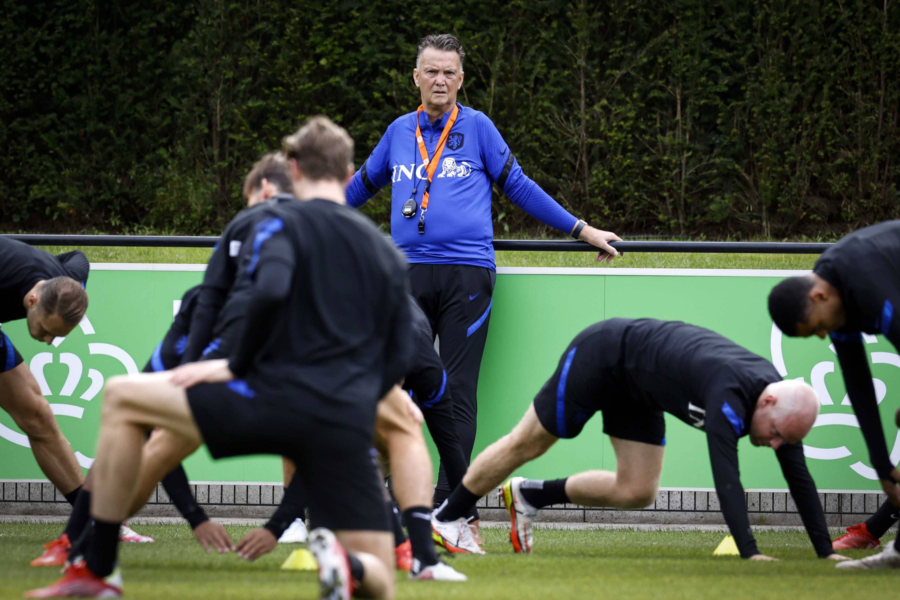 荷兰备战赛事，争取晋级欧锦赛继续征战的简单介绍