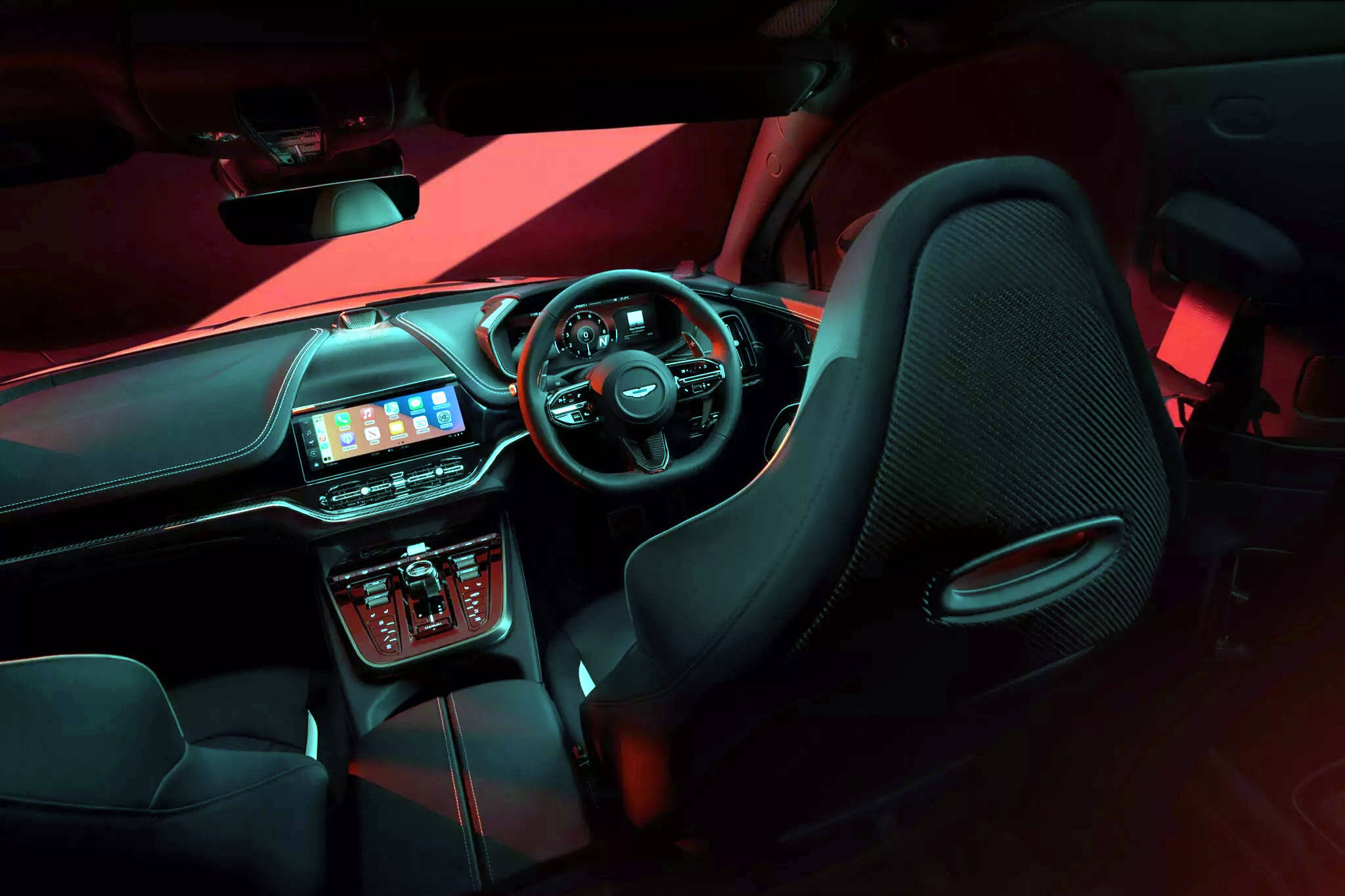 包含阿斯顿马丁碾压雷诺车队，诺里斯惊艳四座的词条