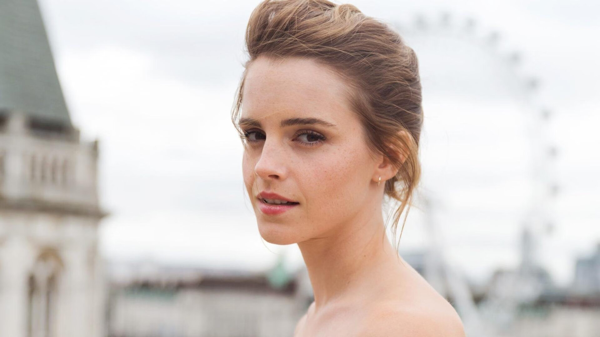 世界杯之夜的双重奏，塔图姆刷新纪录的篮球与足球交响