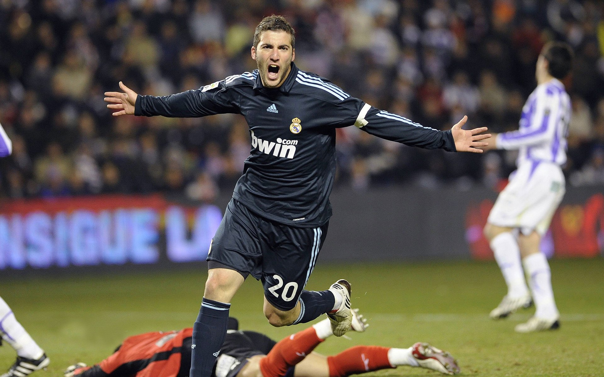 波斯铁骑的逆袭与救赎，卡瓦哈尔如何在伊朗对阵安哥拉的夜晚重铸荣耀